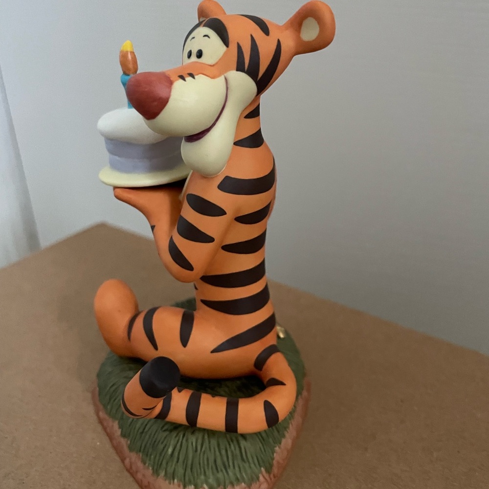Disney Tigger Ceramic Figurine - Picture 3 of 5